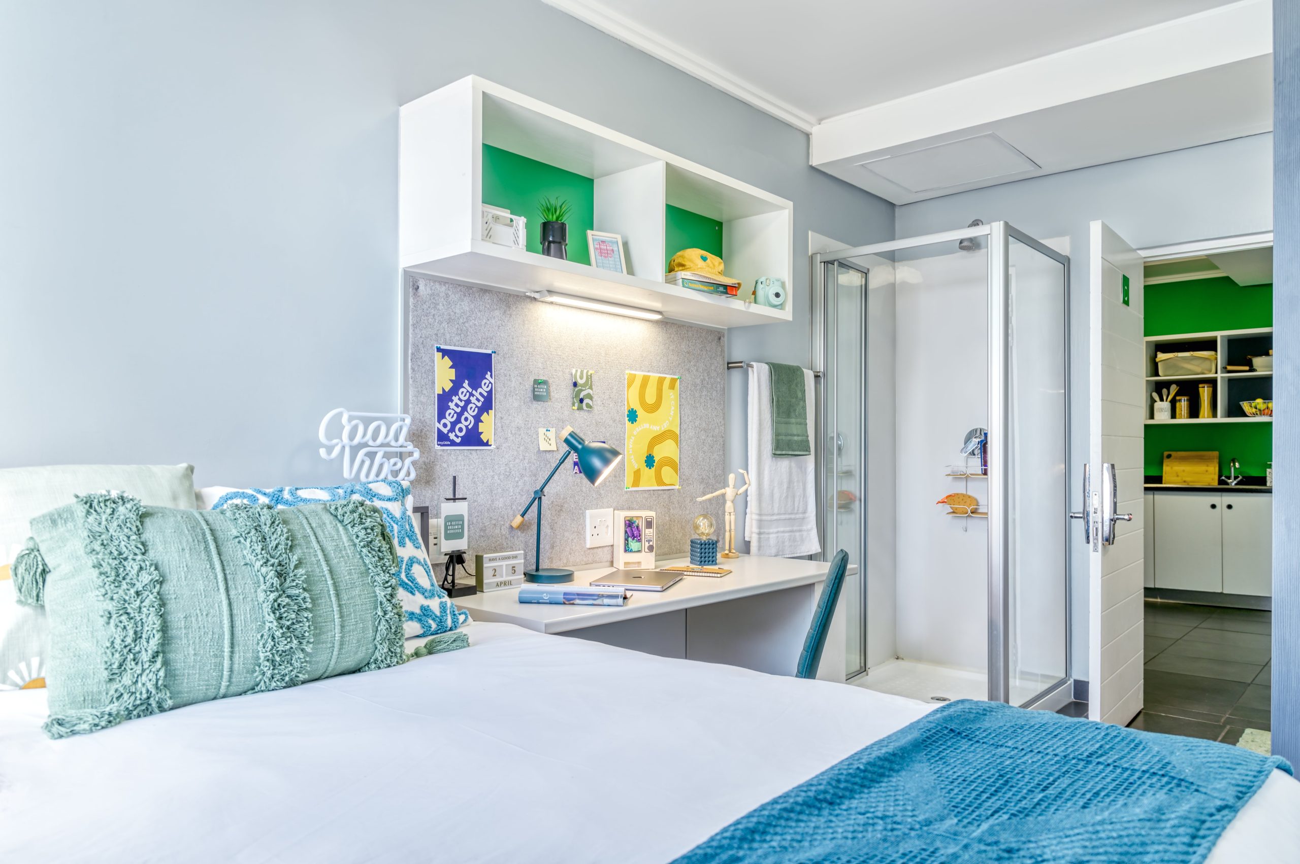 <span>Socializer</span> Five with Lounge